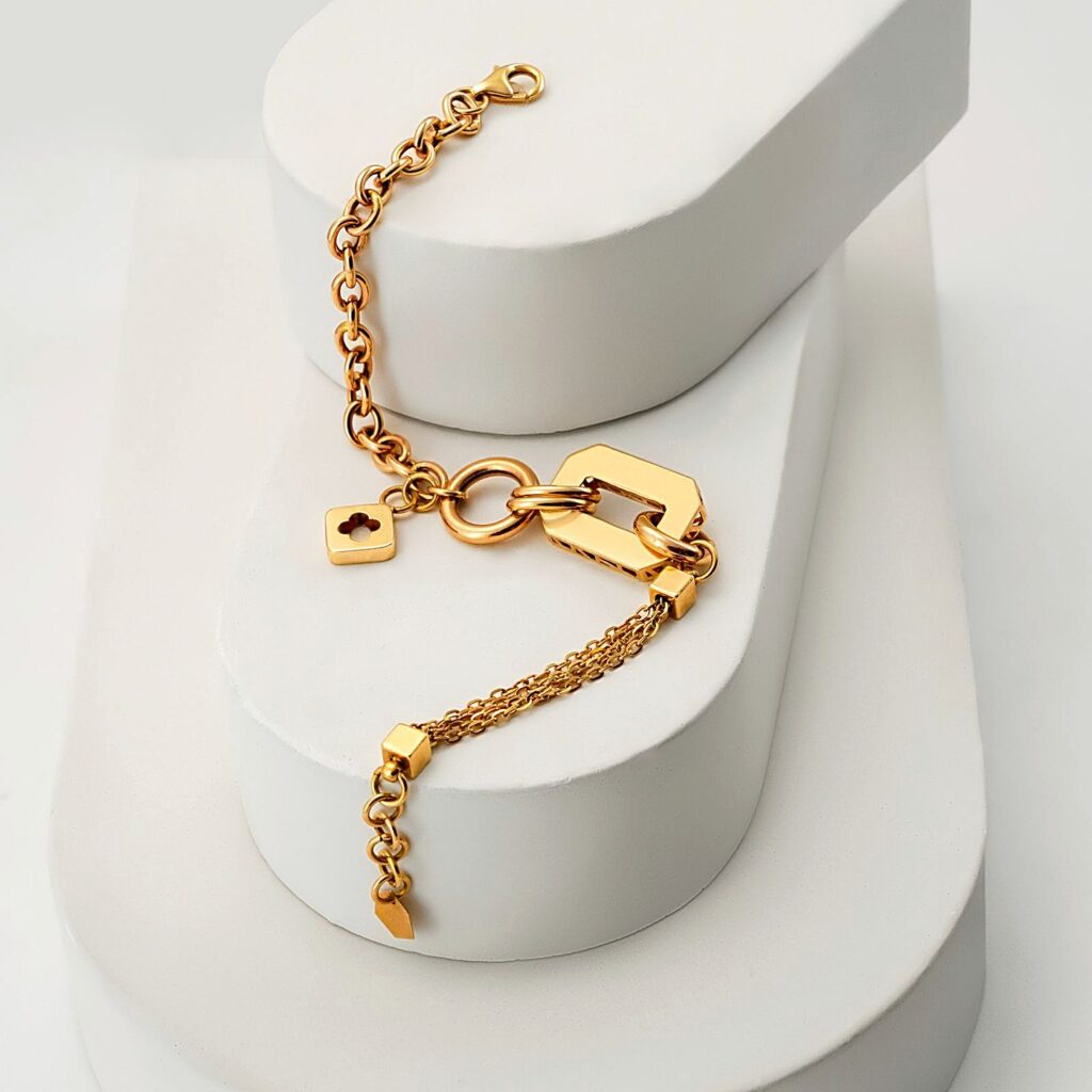 Armband Ava - feines Goldarmband mit Plaettchen