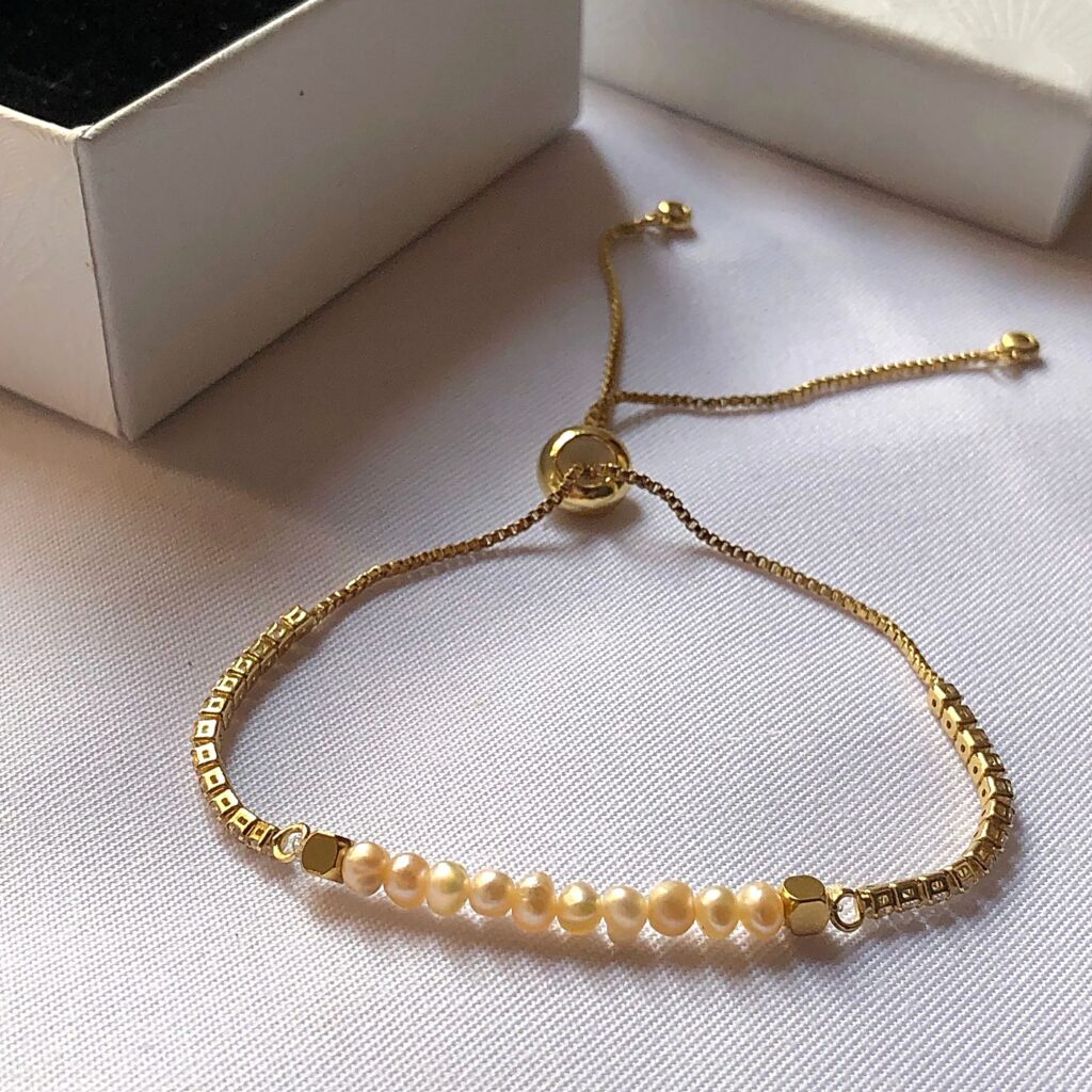 Armband Perla - Suesswasserperlen mit Gold-Zwischenelementen