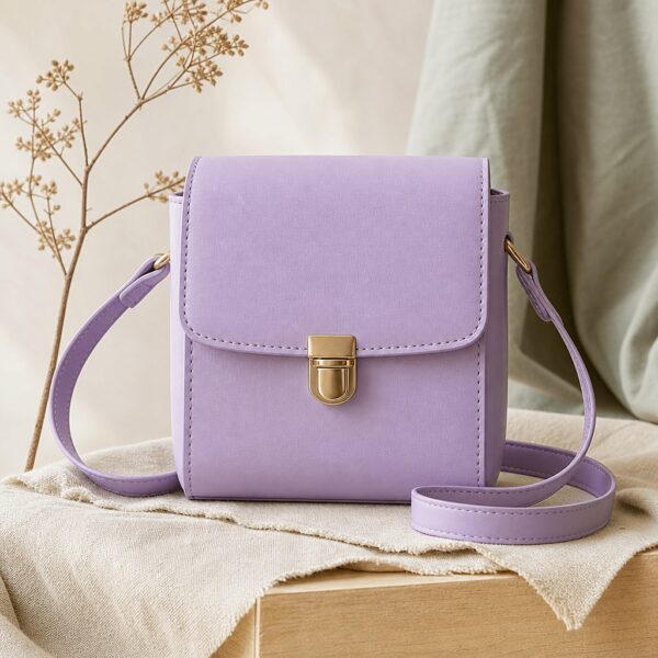 Lavendelfarbene Mini-Tasche Pia aus veganem Leder mit Goldverschluss